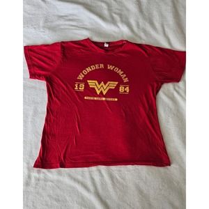 Women's XLarge Wonder Woman tee